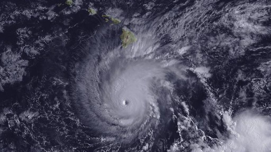 Hawái espera a Lane, el huracán más potente de la última década