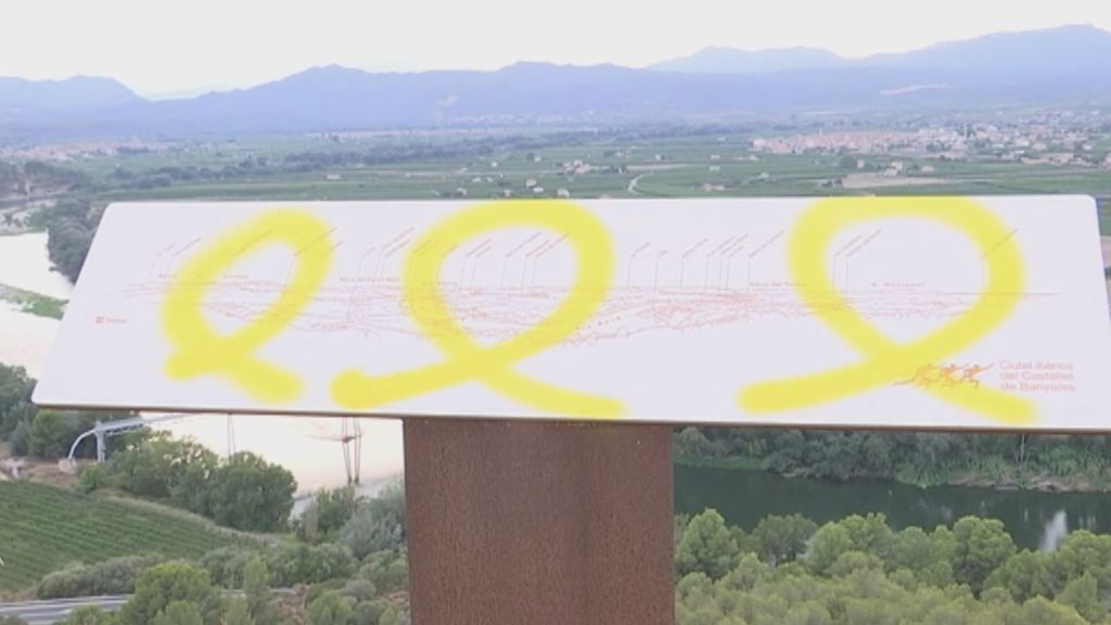 Lazos amarillos, "guardias civiles a la brasa"... La guerra de símbolos no cesa en Cataluña