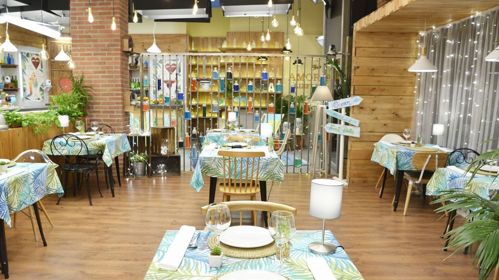 'First dates beach club'.