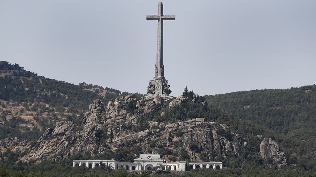 El Valle de los Caídos se vuelve popular:  Colas antes de que el Gobierno apruebe exhumar a Franco