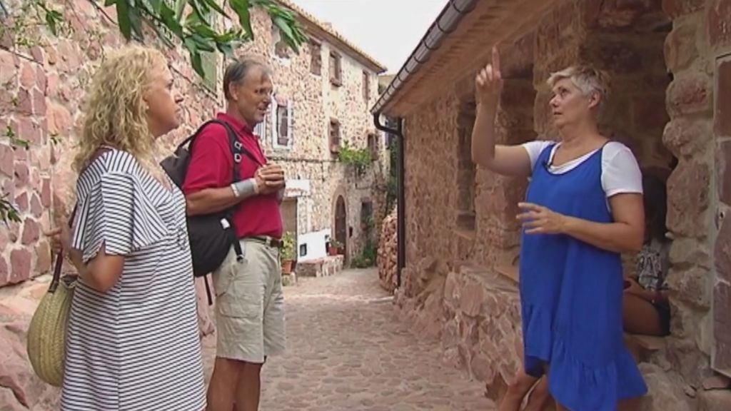 Amenazan con una multa de 600.000 euros a una guía turística aficionada de Vilafamés