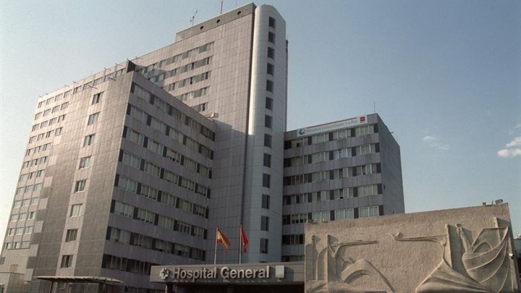 Ingresa en el hospital de La Paz una menor tras ser mordida en un ojo por un perro