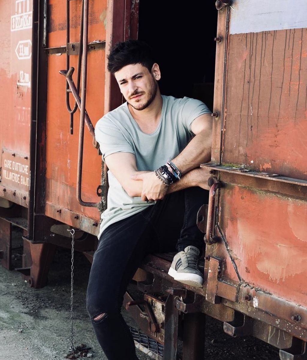 Cepeda provoca una nueva ola de calor posando desnudo en redes