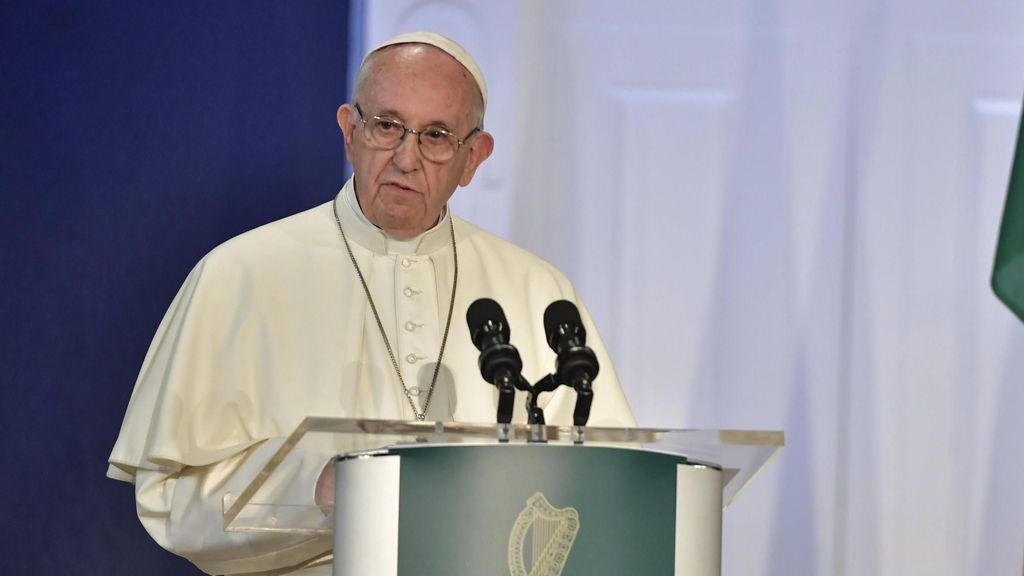 El papa Francisco califica como "crímenes repugnantes" a los abusos a menores cometidos en Dublín