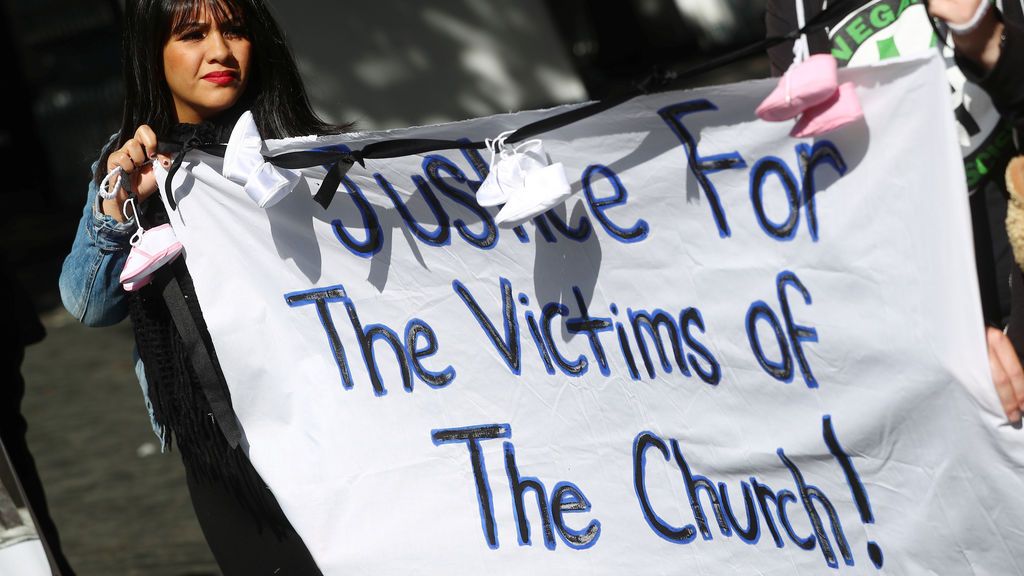 El Papa Francisco, rechazado en Irlanda por las víctimas de abusos sexuales