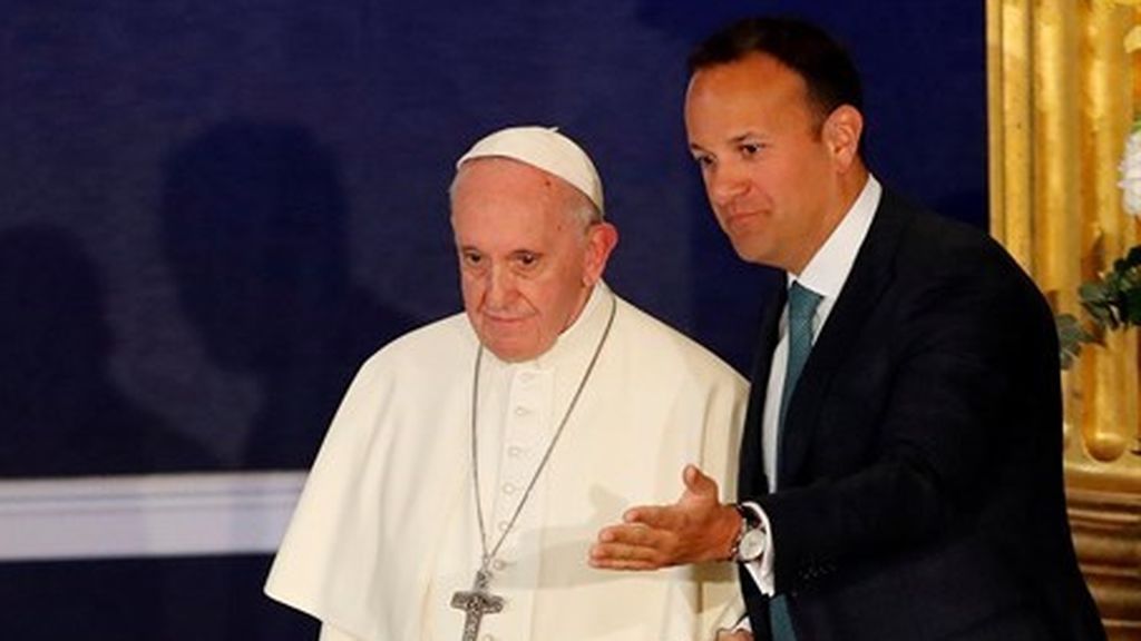 El papa reconoce en Dublín el "fracaso de las autoridades eclesiásticas" ante los abusos a menores