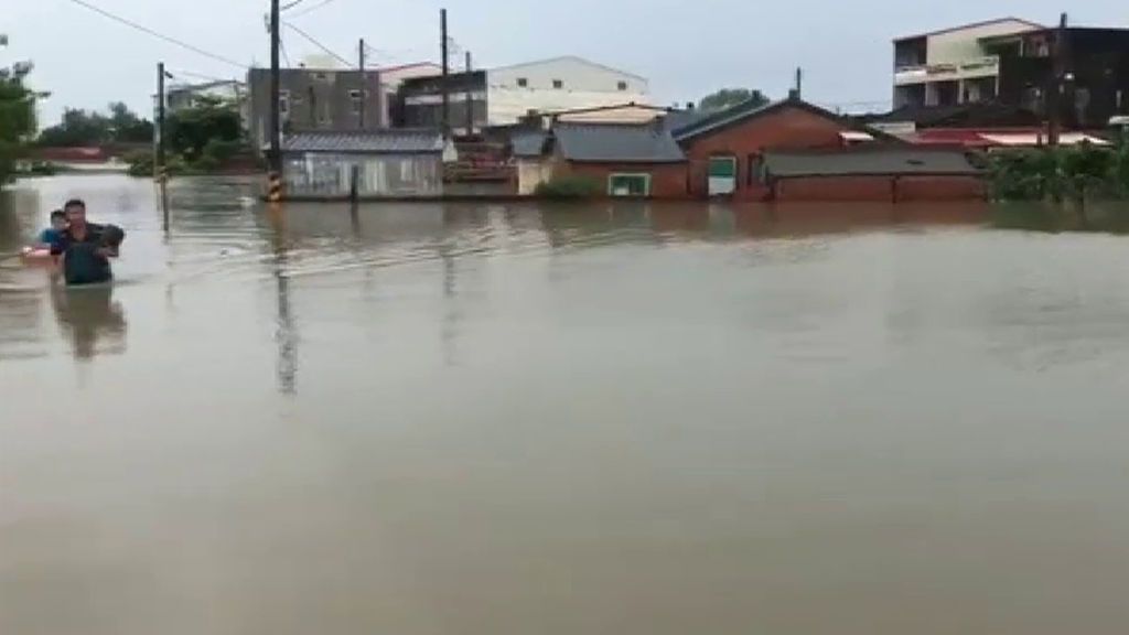 Siete muertos y miles de desalojados por las inundaciones en Taiwán