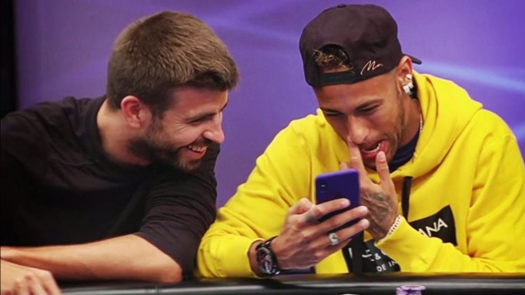 El vacile de Neymar y Piqué en una partida de póquer en Barcelona