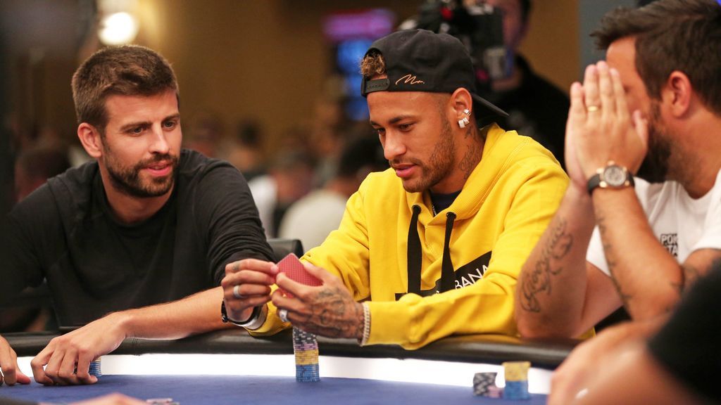 Piqué y Neymar, durante una partida de póker.