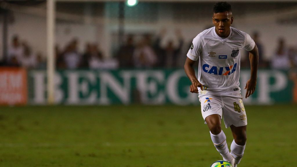 Rodrygo, jugador del Madrid cedido al Santos, llama hija de p*** a la Conmebol y luego se disculpa