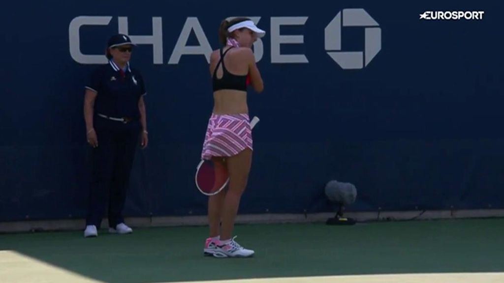 La tenista Alize Cornet, sancionada por exhibicionismo al quitarse la camiseta en el US Open cuando los hombres sí pueden