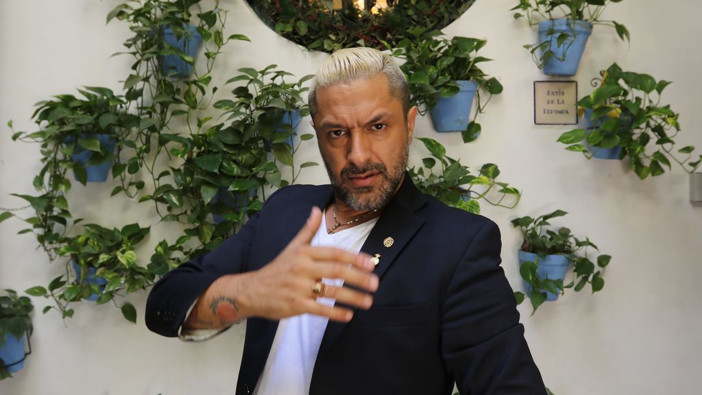 Le explicamos a Rafael Amargo lo que es la bisexualidad