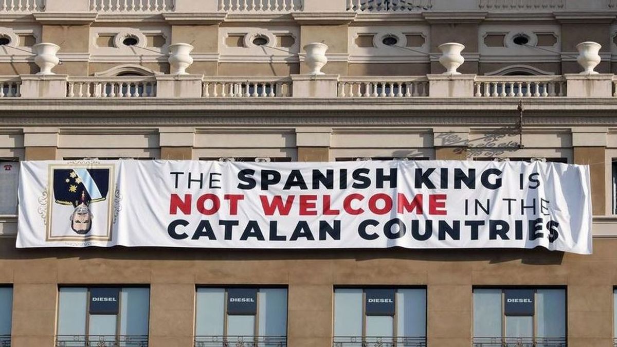 La Fiscalía ve poco futuro a poder condenar a los que colocaron la pancarta contra el Rey