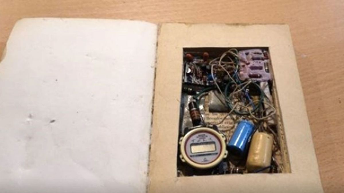 Los Tedax retiran de una librería de Badajoz un libro-bomba "simulado"