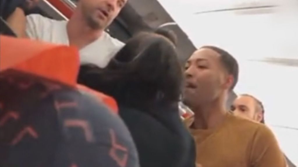 Pelea en un avión con destino a Ibiza por culpa del alcohol