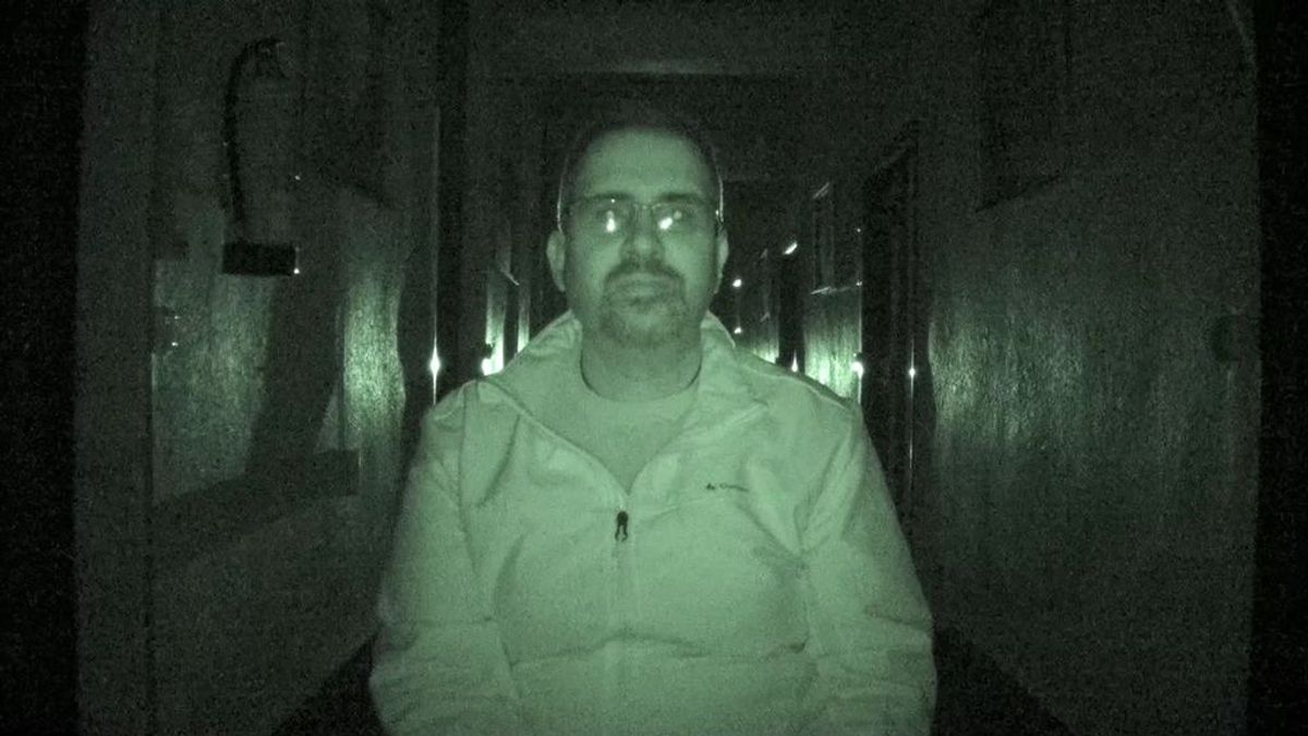 'Cuarto Milenio' experimenta los fenómenos paranormales del Refugio Militar de Cerler: "Escucho pasos, voces y golpes tras de mi"