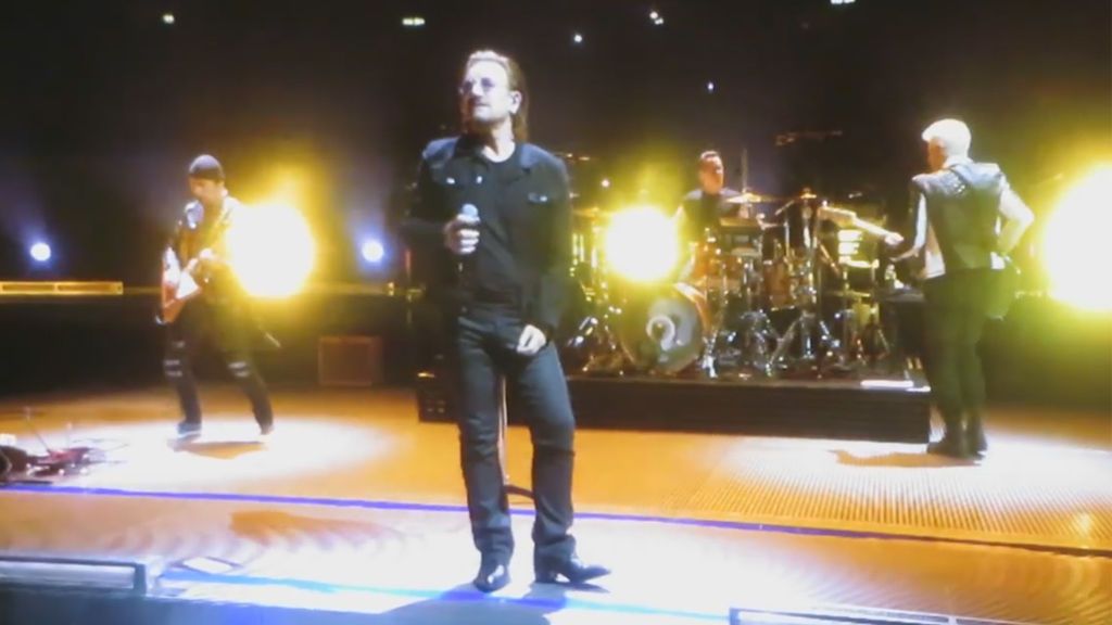 Bono se queda sin voz en el concierto en Berlín de U2