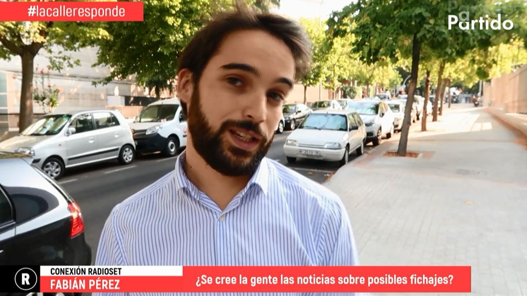 La calle cree que la información sobre fichajes no es creíble: Iñako, Pulido y De las Heras defienden al periodista deportivo