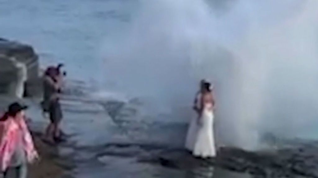 Las olas  son fotogénicas:  Arrasa con las novias