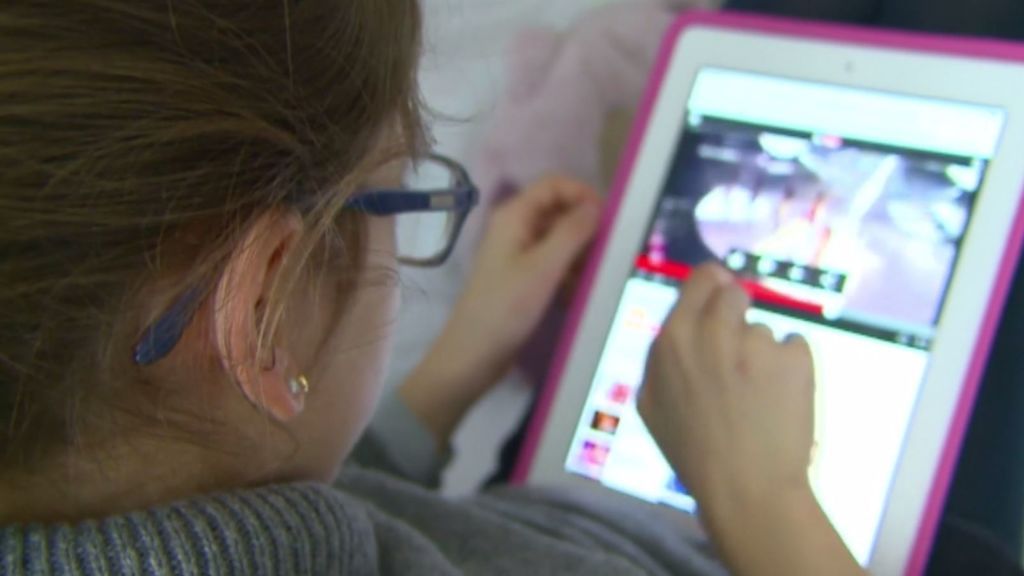Aumentan los casos de miopía en los menores por el uso de móviles y tabletas