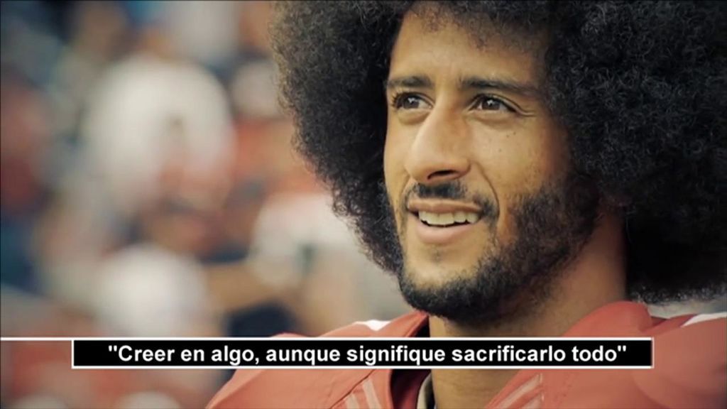 Boicot de cientos de aficionados a Nike tras contratar a Colin Kaepernick, el jugador de la NFL que protestó contra Trump