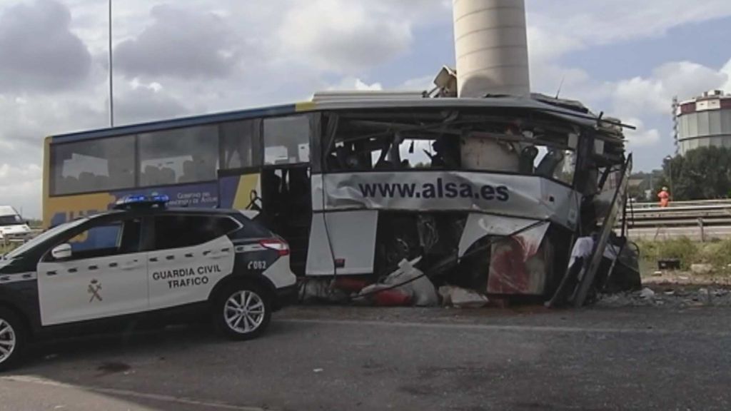 El conductor del autobús siniestrado en Avilés pudo sufrir un desvanecimiento