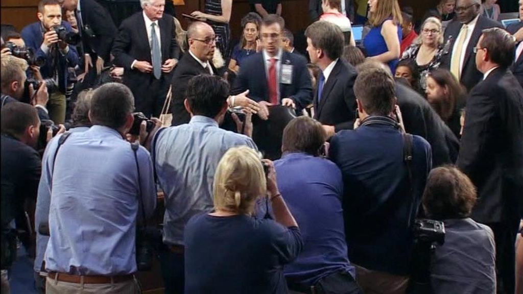 Un juez rechaza y desprecia la mano del padre de una víctima de Parkland