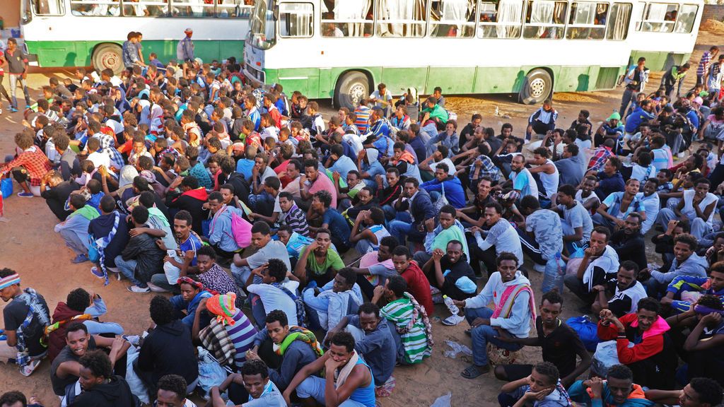 Cientos de migrantes atrapados en la guerra civil de Libia