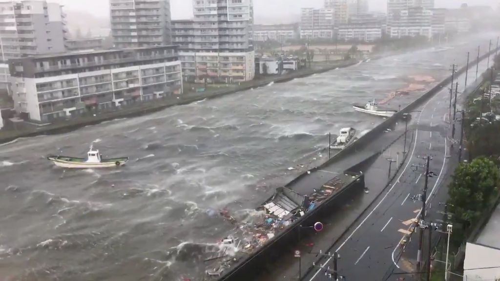 Primeros destrozos del tifón 'Jedi' en Japón, el más fuerte en los últimos 25 años