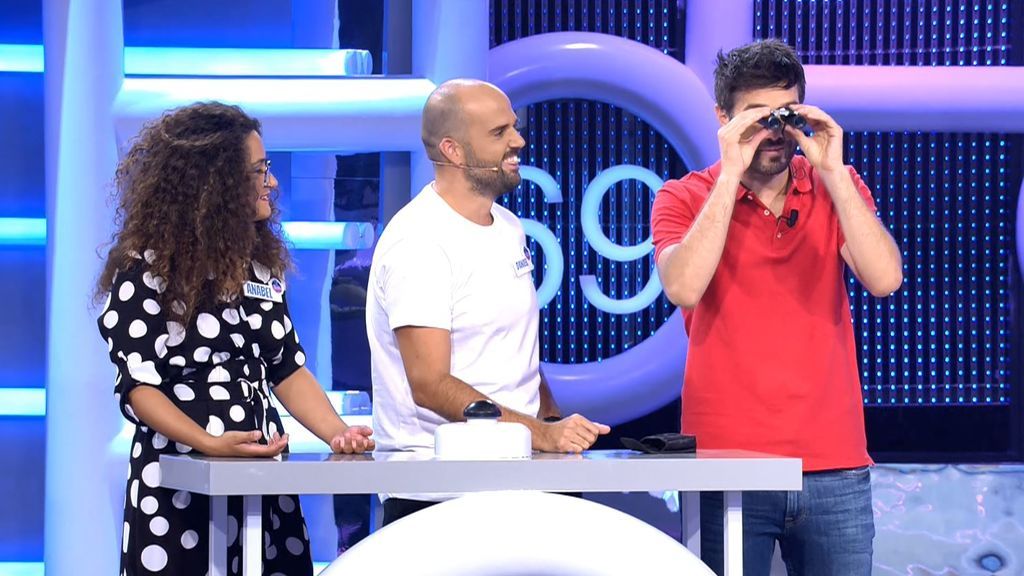 Dani Martínez se parte de risa con el concursante: ¡ha traído unos prismáticos!