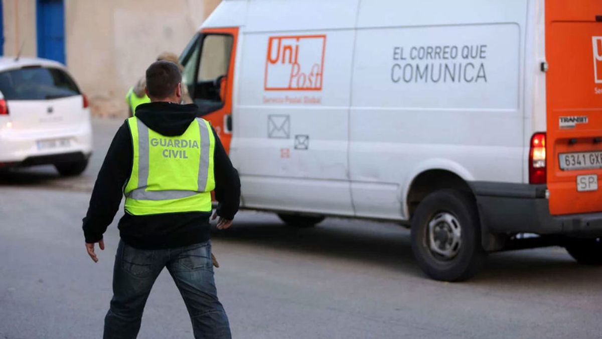 La  Guardia Civil intervino miles de tarjetas censales el 1-0 por el 'chivatazo' de un empleado de Unipost