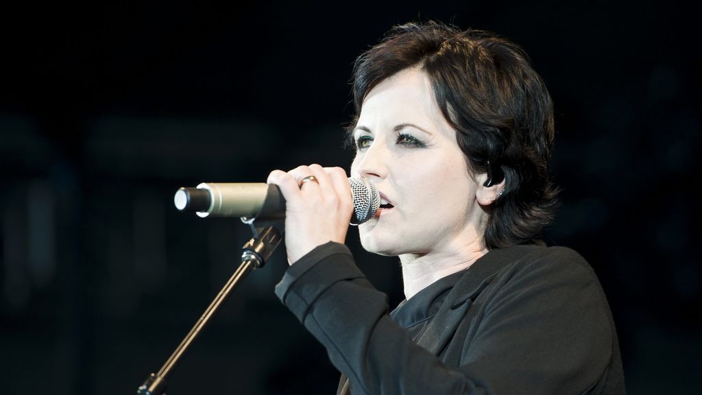 Dolores O'Riordan murió ahogada en la bañera por una intoxicación etílica Dolores O'Riordan murió ahogada en la bañera por una intoxicación etílica