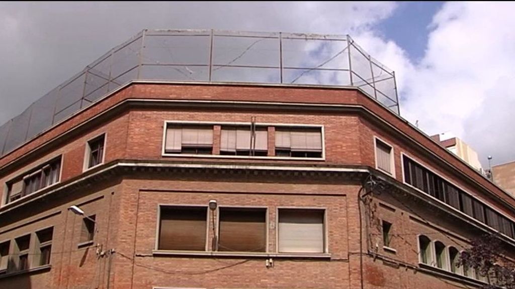 Vecinos de Barcelona protestan por el descontrol en un centro de emergencia para menores