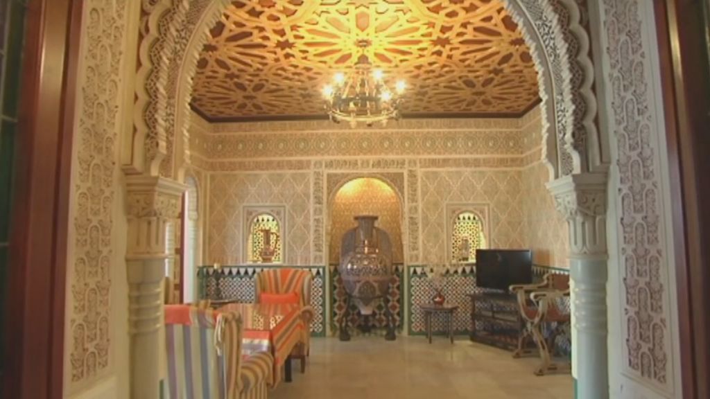 Un hombre sevillano transforma su casa en la Alhambra