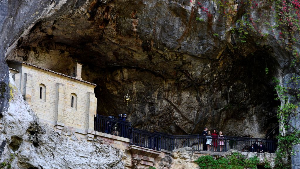 La Casa Real en la Cueva de la Virgen de Covadonga