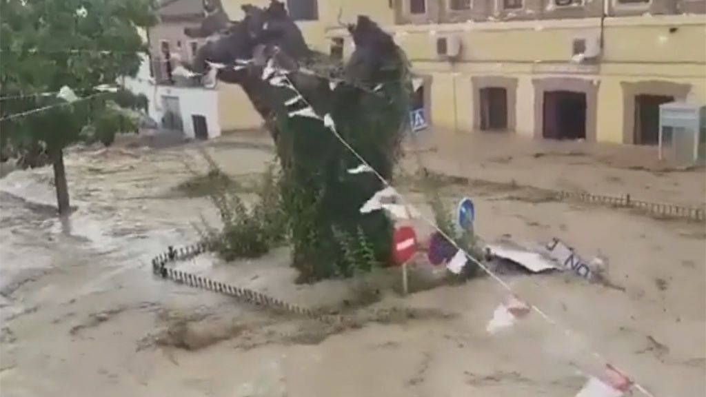 Una riada histórica inunda la localidad toledana de Cebolla