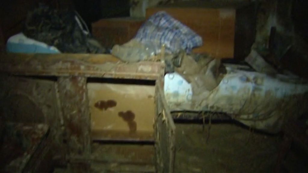 Informativos Telecinco graba la devastación del interior de una vivienda de Cebolla