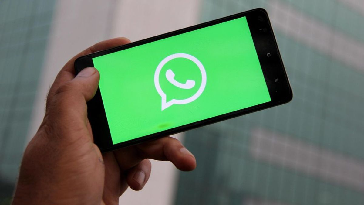 Un hombre demanda al administrador de un grupo de Whatsapp por recibir demasiados mensajes molestos
