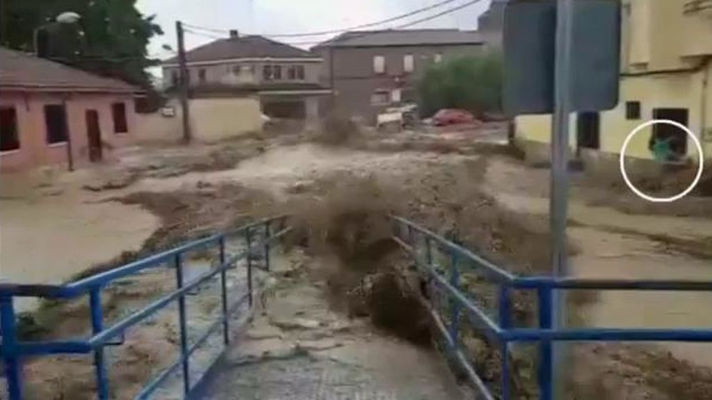 El escalofriante testimonio de una vecina tras la riada de Cebolla: "Estuve media hora agarrada a una reja"