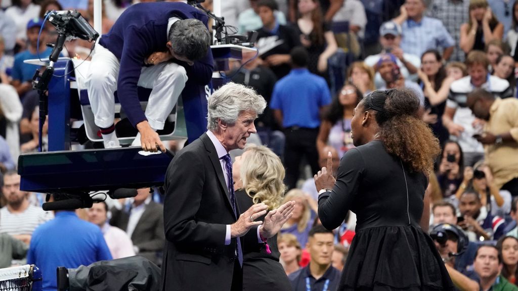 Serena Williams pierde los papeles con el juez de silla en la final del US Open