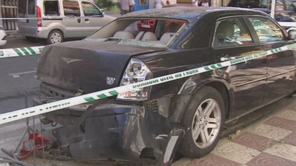 Cuantiosos destrozos y un herido en una explosión de cohetes en Cantillana, Sevilla