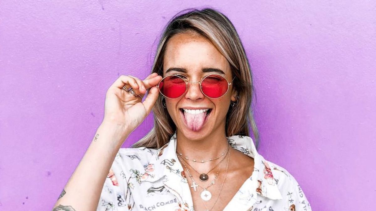 Abanderada del amor propio y karaoke 'superstar': Rebeca Terán, la presentadora 'influencer' de MorninGlory