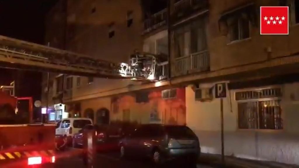 Un incendio en un edificio de viviendas en Parla deja dos mujeres heridas graves