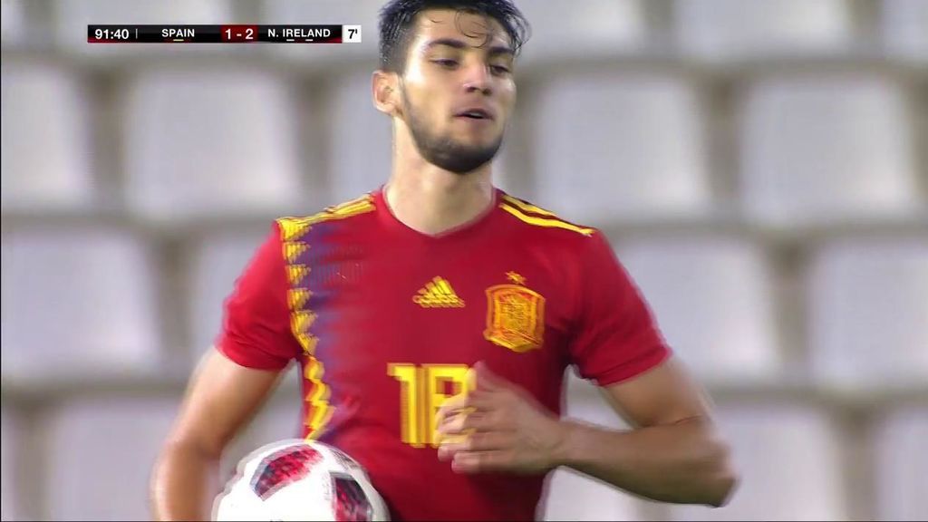 Rafa Mir mete la pierna y recorta distancias de rebote ante Irlanda del Norte (1-2)