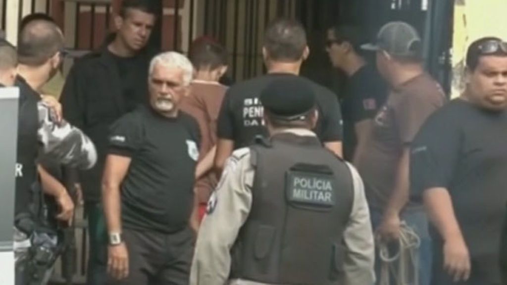 Un escuadrón militarizado libera a 92 presos de una cárcel de máxima seguridad en Brasil