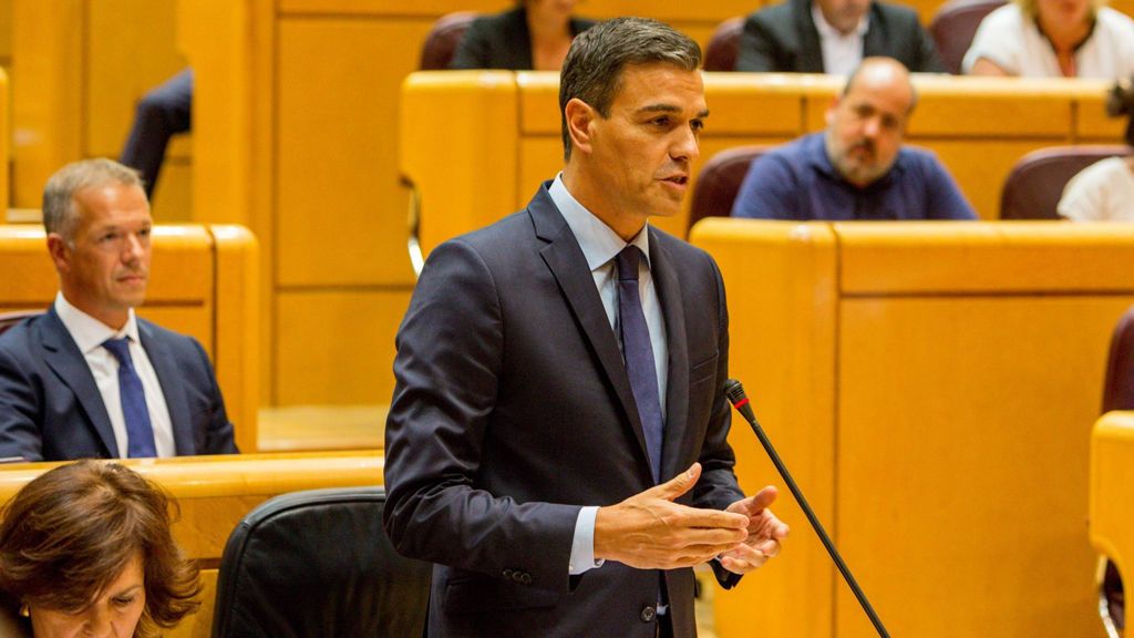 Pedro Sánchez respalda públicamente a la ministra de Sanidad tras la polémica con su máster