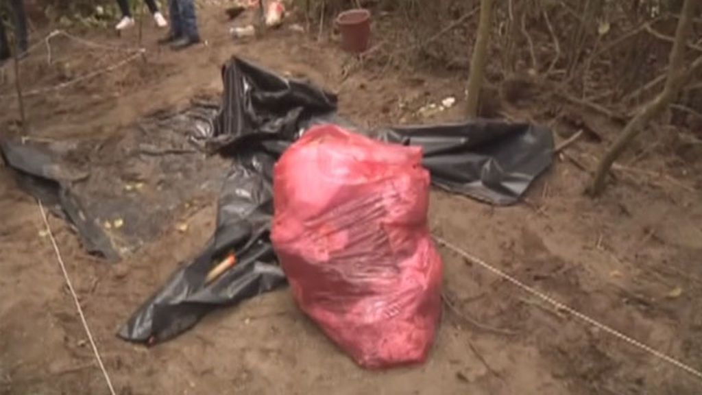 Familiares buscan entre los 174 cadáveres hallados en una fosa de México a sus seres queridos