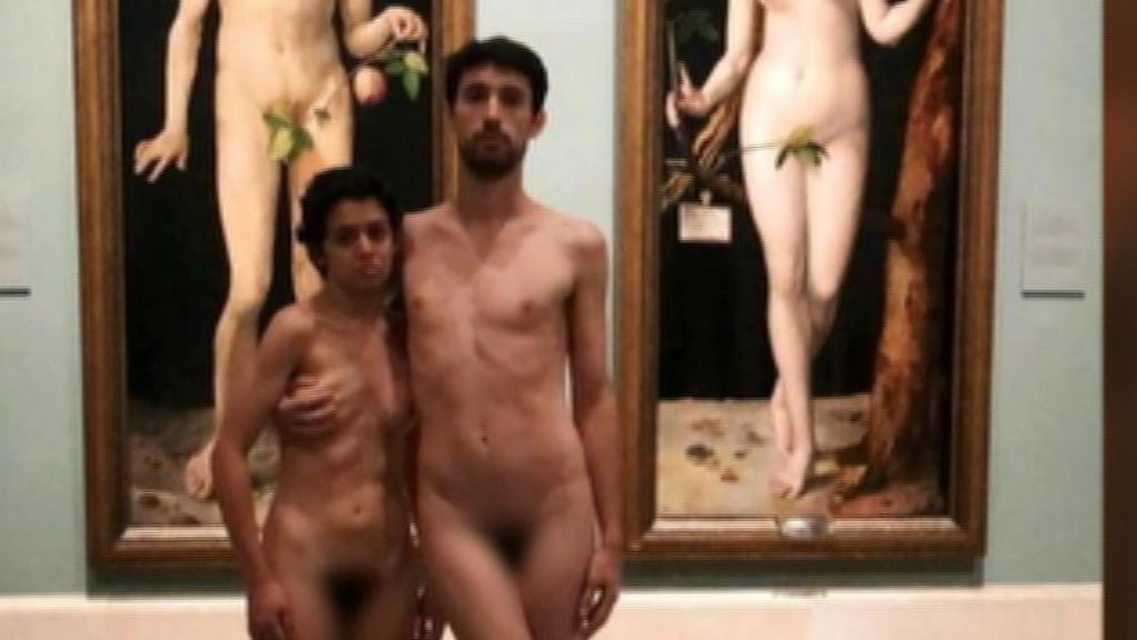 Echan del Prado a una pareja por desnudarse