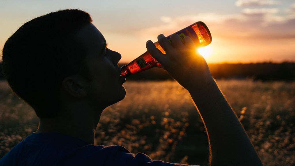¿Te has iniciado en el alcohol este verano? Estás a tiempo de dar marcha atrás: pautas para salir de ese mal hábito ¿Te has iniciado en el alcohol este verano? Estás a tiempo de dar marcha atrás: pautas para salir de ese mal hábito