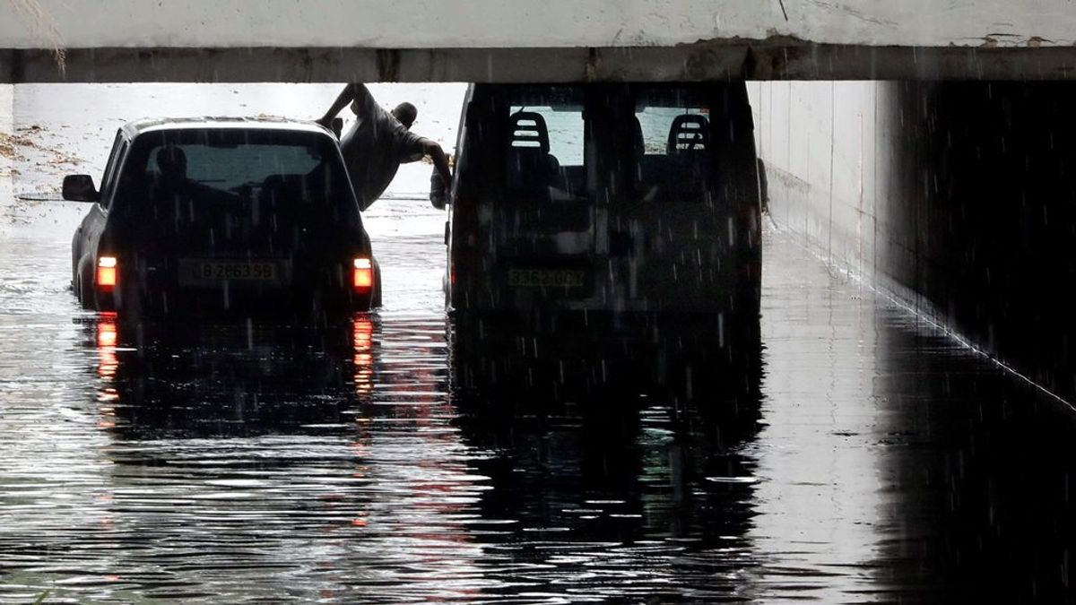 Las trombas de agua por la gota fría sorprenden a conductores e inundan vías